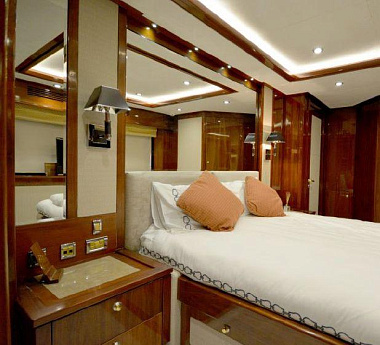 Яхта Sunseeker 30M 2010 7