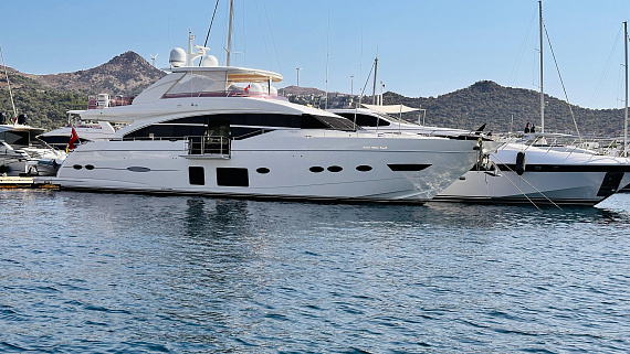Яхта Princess Flybridge 88 2014 2