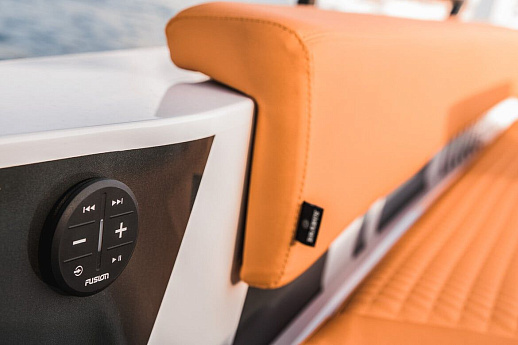 Яхта Brabus Shadow 500 Cabin  11