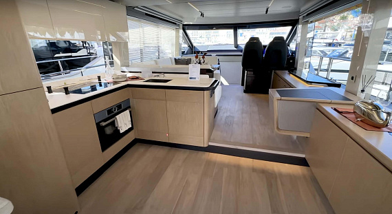 Яхта Absolute 60 Fly 2023 5