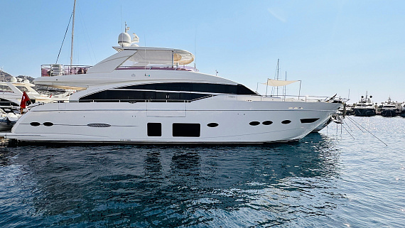 Яхта Princess Flybridge 88 2014 1