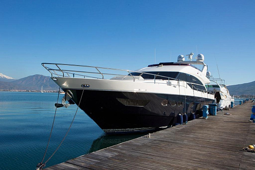 Яхта Princess Flybridge 82 2013 1