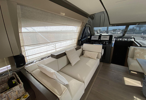 Яхта Ferretti 550 2021 12