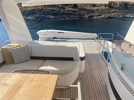Яхта Princess Flybridge 72 2014 5