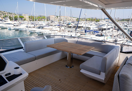 Яхта Sunseeker 90 Ocean 2022 9