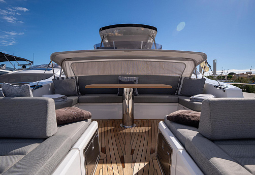 Яхта Sunseeker 76 Yacht 2020 4