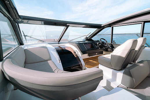 Яхта Princess V48 Open 2016 7