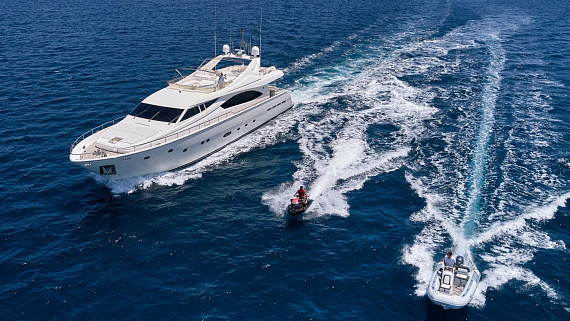 Яхта Ferretti Yachts 880 2004 4