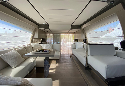 Яхта Ferretti 550 2021 14