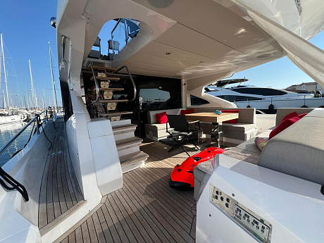 Яхта Sunseeker 74 2019 6