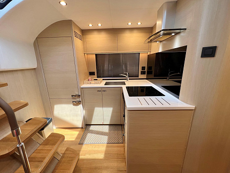 Яхта Princess V50 Open 2021 9