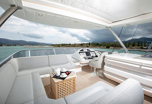 Яхта Sunseeker 75 Yacht 2016 8