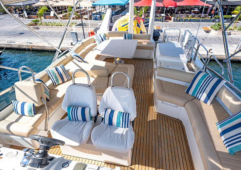 Яхта Fairline Squadron 78 2010 8