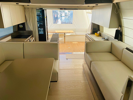 Яхта Ferretti 550 2017 6