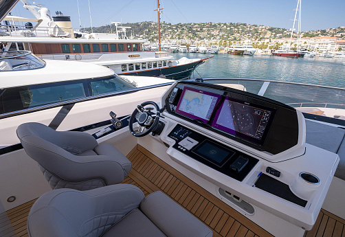 Яхта Sunseeker 90 Ocean 2022 11