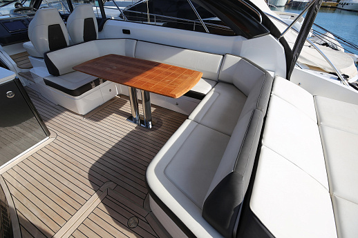 Яхта Princess V48 2016 10