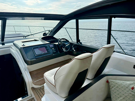 Яхта Princess V48 Open 2015 1