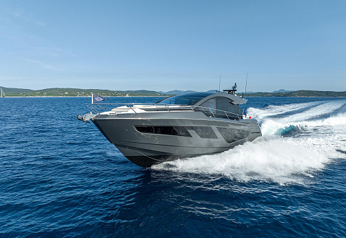 Яхта Sunseeker Predator 65 2023 4