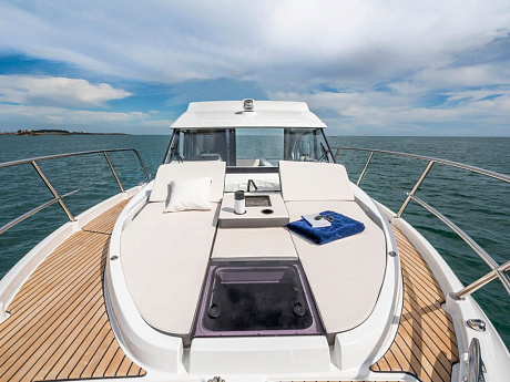 Яхта Beneteau Antares 11  8