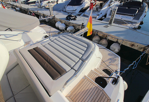 Яхта Sunseeker San Remo 2013 4