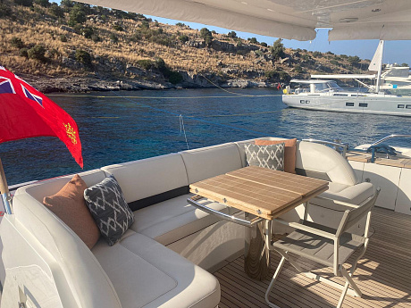 Яхта Princess Flybridge 72 2014 10