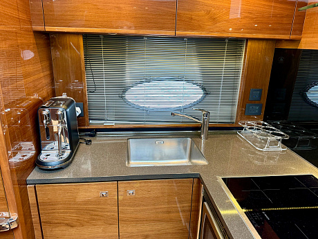 Яхта Princess V48 Open 2015 11