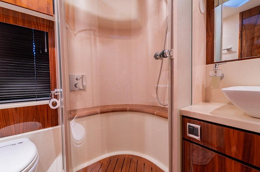 Яхта Fairline Squadron 70 2010 8