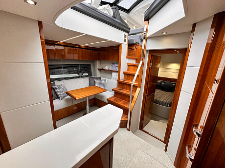 Яхта Sunseeker Predator 50 2021 8