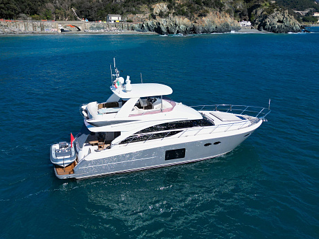 Яхта Princess Flybridge 56 2015 3