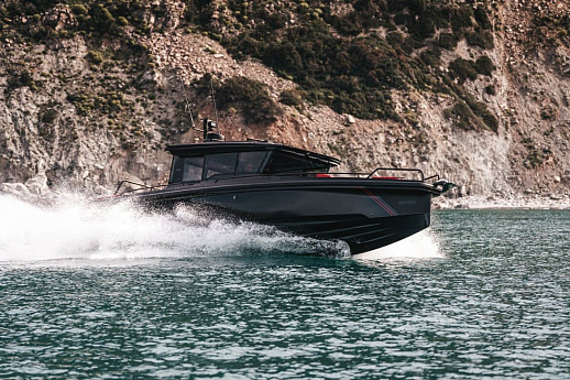 Яхта Brabus Shadow 1000 XC Cross Cabin  2