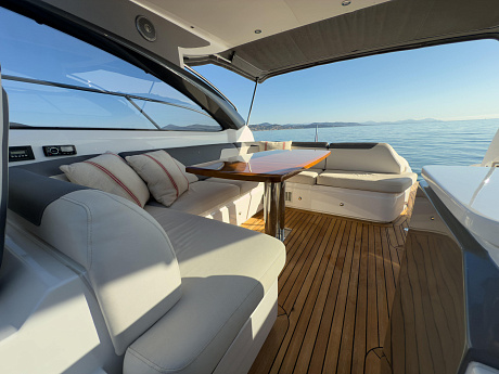 Яхта Princess V50 Open 2018 8