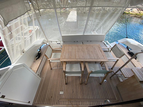 Яхта Fairline Squadron 50 2013 2