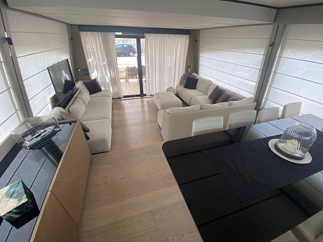 Яхта Ferretti 720 2021 4
