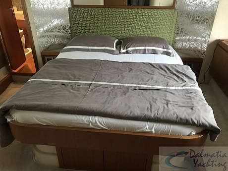 Яхта Ferretti 592 2010 10