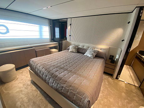 Яхта Ferretti 720 2021 7