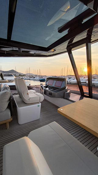 Яхта Ferretti 780 2023 15