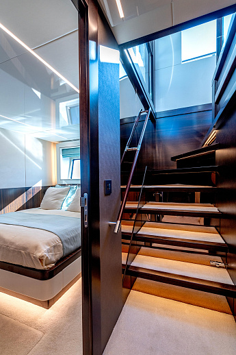 Яхта Sunseeker 90 Ocean 2021 9