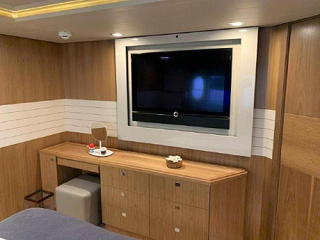 Яхта Ferretti Custom Line 100 2011 14
