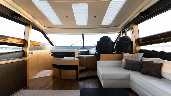 Яхта Princess V72 2012 10