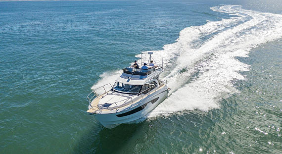 Яхта Beneteau Antares 11 FLY  2