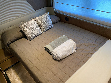 Яхта Ferretti 720 2021 13