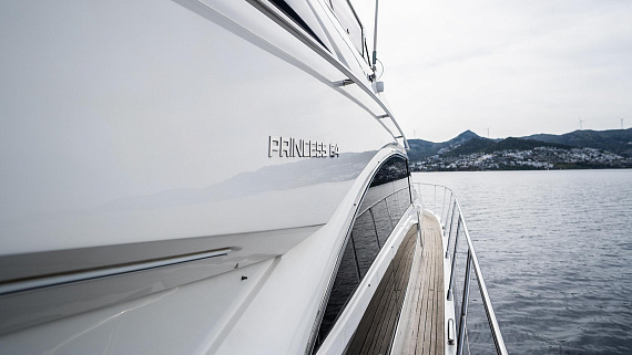 Яхта Princess 64 2012 3