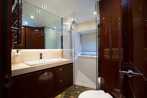 Яхта Princess Flybridge 82 2013 11