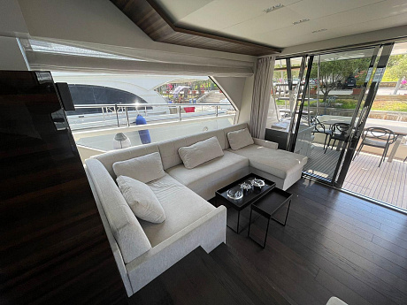 Яхта Ferretti 670 2021 3