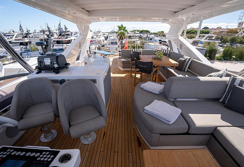 Яхта Sunseeker 76 Yacht 2020 11