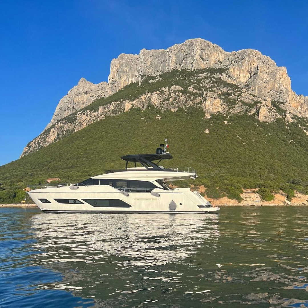 Ferretti 720