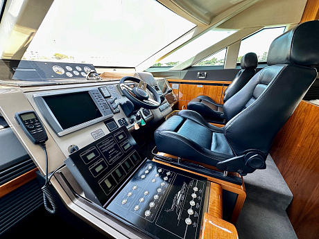 Fairline Squadron 55 yacht 2010 13