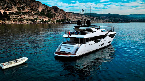 Яхта Sunseeker 116 2017 2