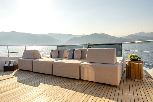 Majesty 111 yacht  3