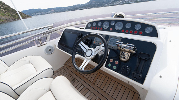 Яхта Princess 64 2012 11